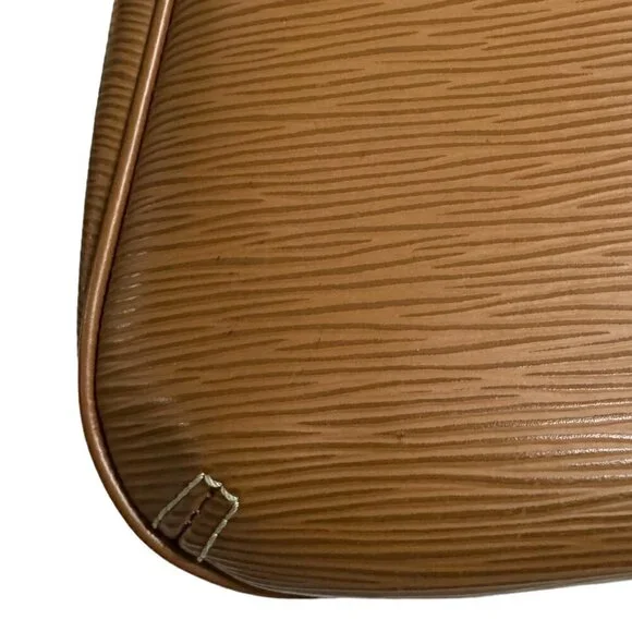 LOUIS VUITTON Brown Leather Shoulder Bag - Picture 7 of 12